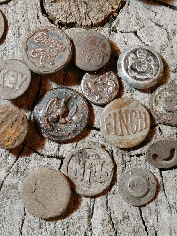Buttons.jpg