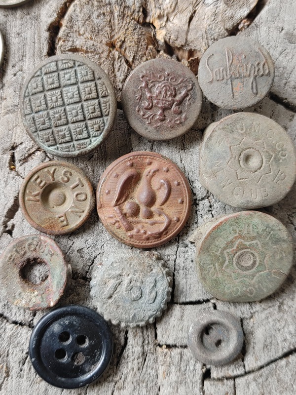 Buttons.jpg