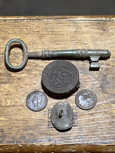 FINDS.jpg