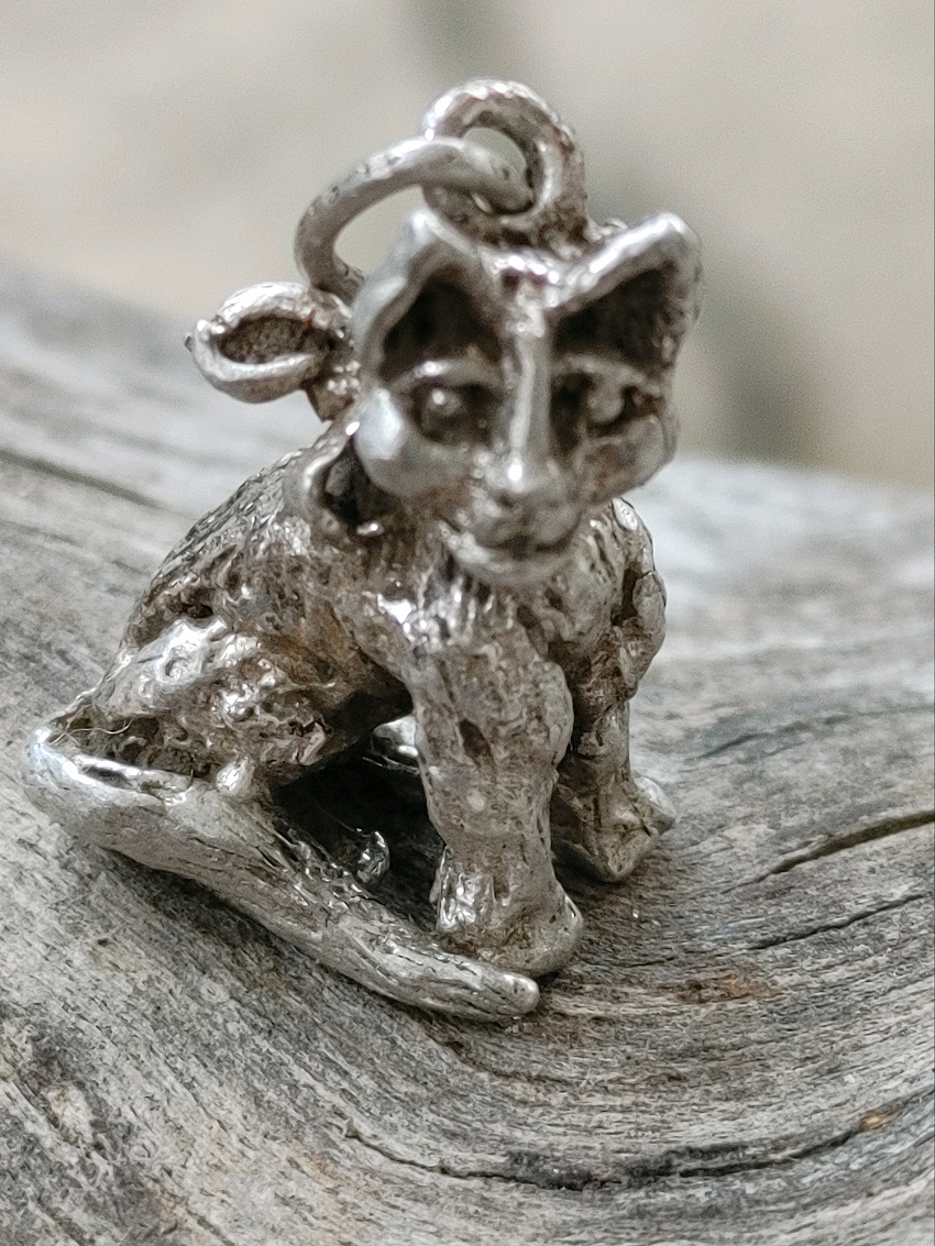 SilverCatPendant.jpg