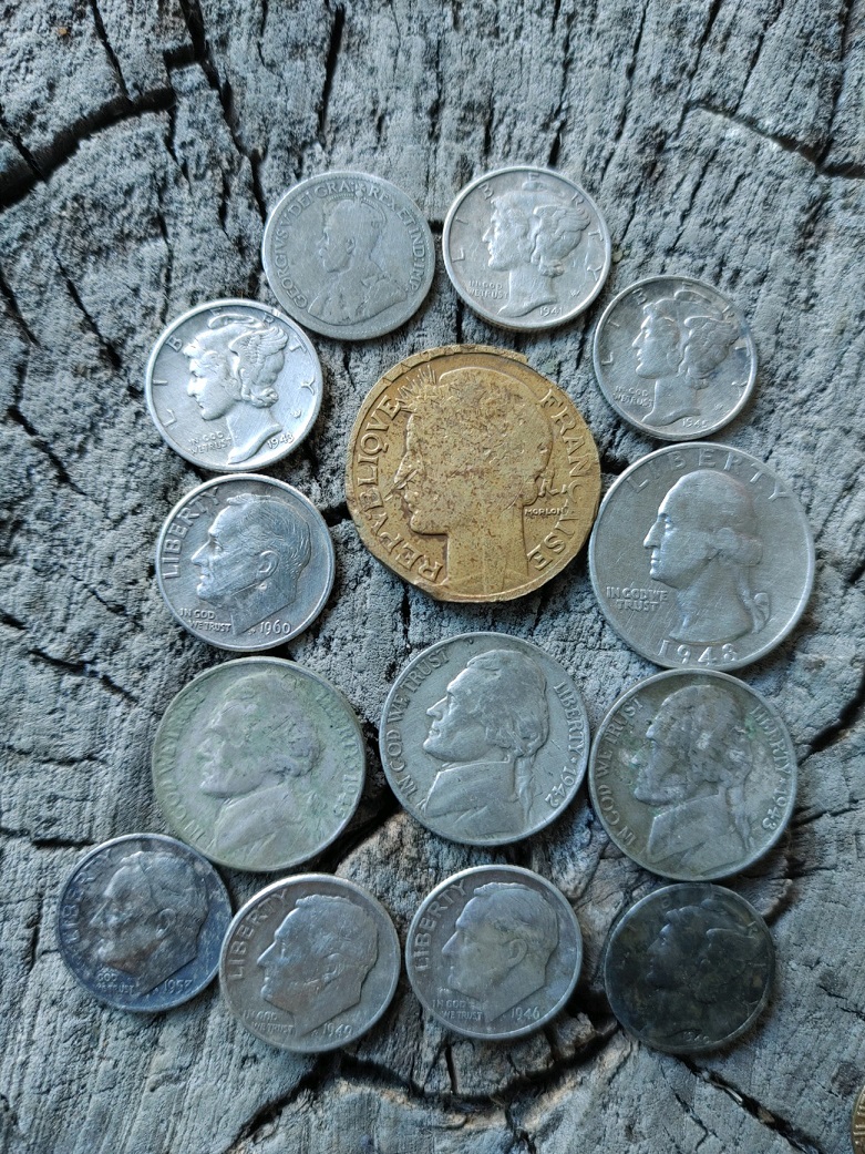 SilverCoinsAnd2Francs.jpg