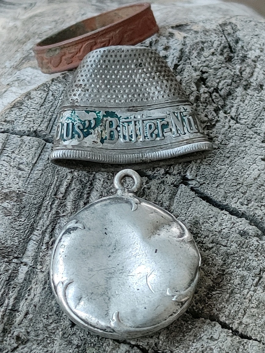 SilverLocketAndThimble.jpg