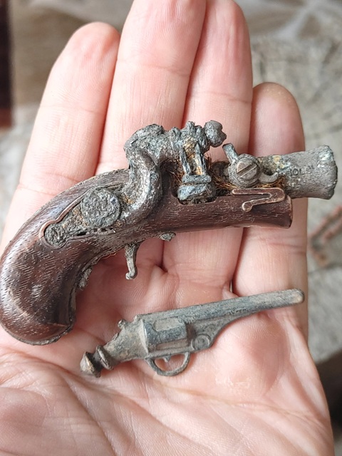 ToyPistols.jpg ToyPistols.jpg