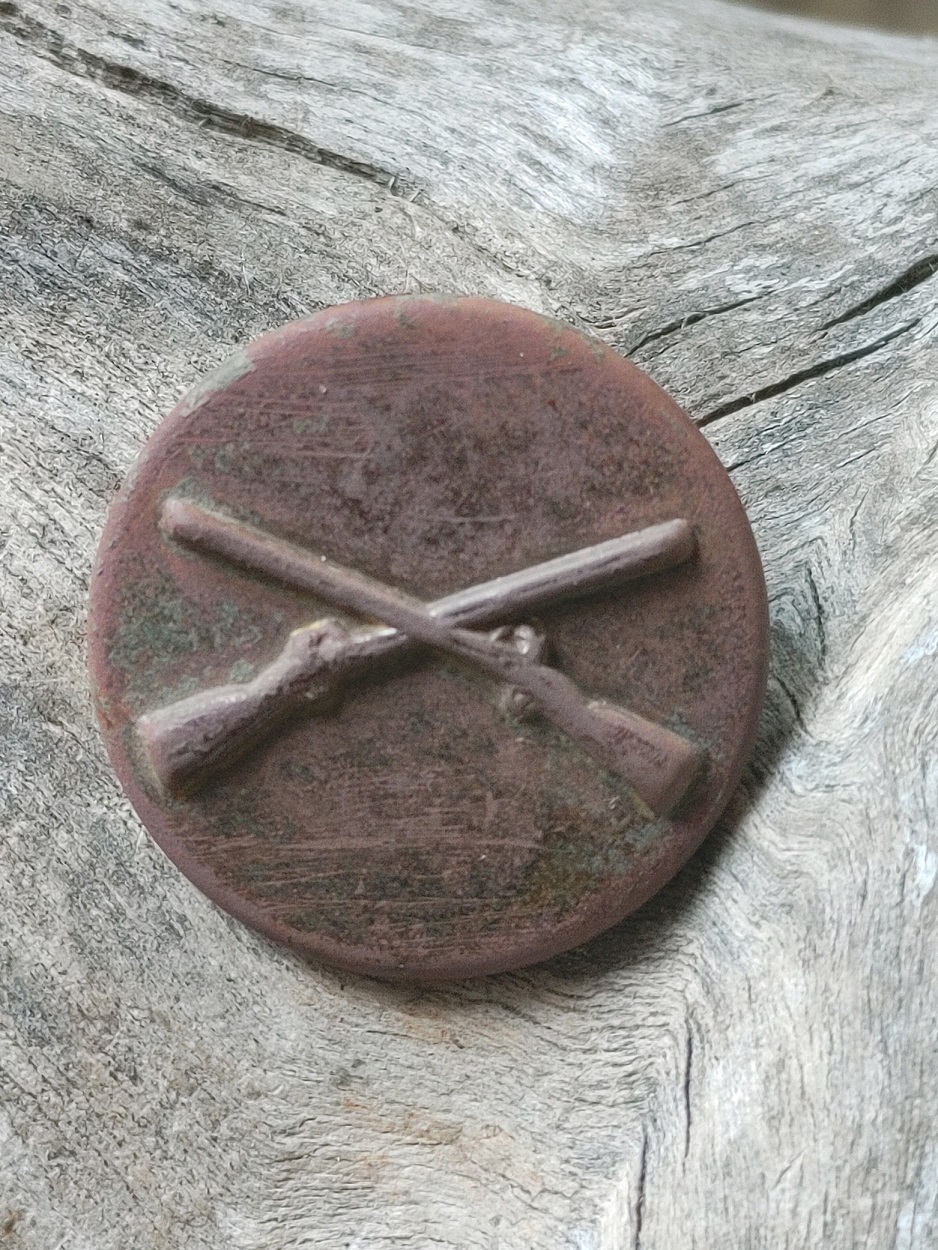 WWII Infantry Collar Disc.jpg