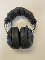 Whites SpectraSound wireless headphones