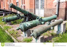 Inkedcañones-de-bronce-antiguos-en-museo-de-la-artillería-en-día-soleado-del-verano-60061636_LI.jpg